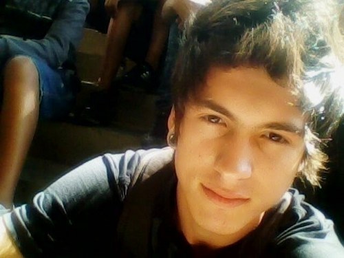 olá sou o @niilo_ tenho 17 anos, moro em Cajamar S.P, toco violão e tento ser feliz sempre. :D gostou segue ;)