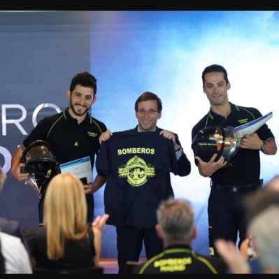 Bombero conductor-especialista del ayuntamiento de Madrid . Graduado social. Briquero de corazón y español.