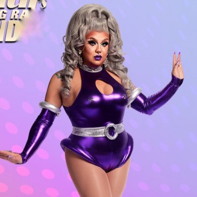 Molly Poppinz. 🏁 RuPaul’s Drag Race Down Under S2🏁🇦🇺🇳🇿 First of her name 👑 😘 not to be confused with Mary