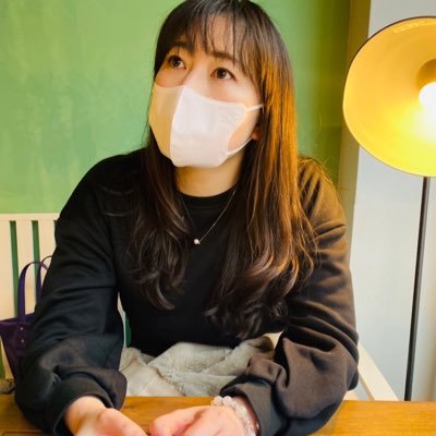 兵庫県民。会社員。とあるコスメショップの店長してました。そして今は人材関係の会社に勤めています。キャリアコンサルタント。チロルチョコはミルクが最高。赤提灯の焼き鳥も最高🙆♀️KinKi KidsFC会員🫶💙❤️ゲームはしないけど見るの好き。