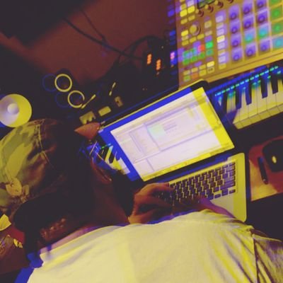 👨🏾💻I just be making beats and shit.
🖱 beatstore / beat tapes / socials. ⬇️