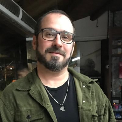 LuizPiFreitas's profile picture. Ex jovem promissor, atual adulto fracassado e futuro velho ressentido.