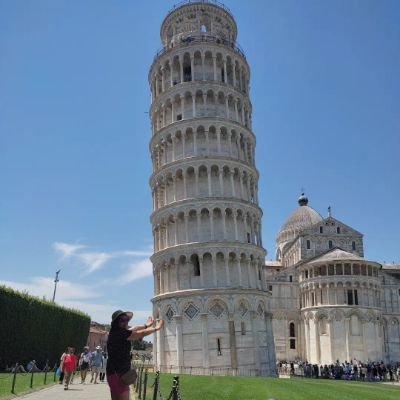 Filóloga clásica. 🏛️🏺 Profesora de latín, griego y cultura clásica. 👩‍🏫 Intento de opositora. 📚 Desastre y algo petarda.