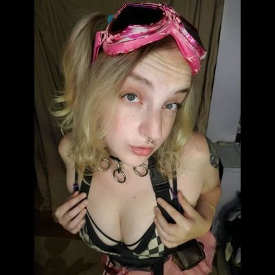 Grease Nymph 💖 Your Apocalypse Dreamgirl 🔥 Manic pixie dirt goblin ✨ NSFW 18+ Top 11% on Onlyfans posting daily 🌶️
