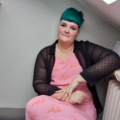 sociologist(she/her) studying the digital realm, body politics, gender and social theory