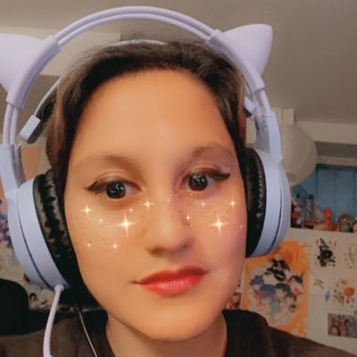 Variety Streamer, gremlin , Emote Artist, Plant mom. Come see me goof and be bad at games: https://t.co/5BsGKvUhpX