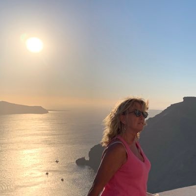 Dona, Mare, Mestra. Treballo en favor d’una educació justa, plural, equitativa, respectuosa... Busco la justícia social i la llibertat del meu país.