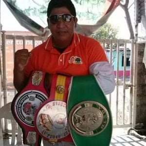 soy excampeon mundial de boxeo profesional y manager y entrenador personal haciendo campeones  mundiales