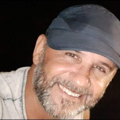 Professor de História, esquerda de coração e torcedor do Fluminense, faço aniversário no dia 10 de dezembro.