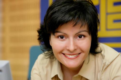 Madre trabajadora en medios de comunicación.  Aprendiendo, procesando, expresando.