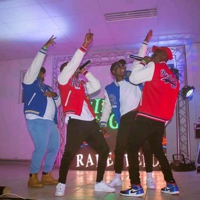 Rare breeds is a group of versatile rappers from the 057 ,Free State ,Virginia namely Zicks ,Iamic ,Flow and yvng Flow .
Chillies 🔥