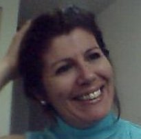 Todos os dias, quando acordo, vou correndo tirar a poeira da palavra amor... Clarice Lispector