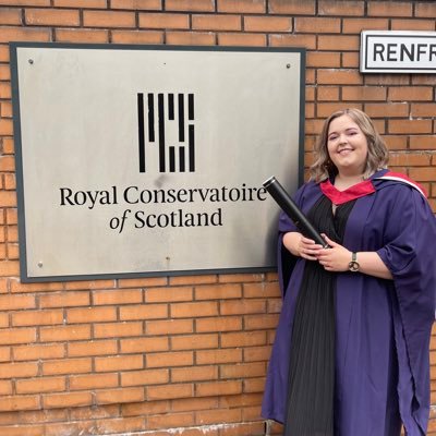 Music teacher in Falkirk 👩🏼‍🏫 2020 Graduate of @rcstweets @BEdMusicRCS🎸🎹 🏳️‍🌈