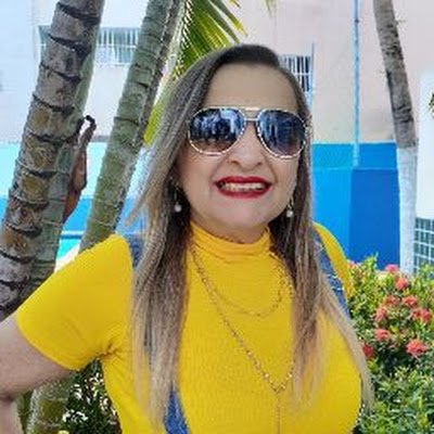 Casada, moro em Fortaleza , sou evangelica
