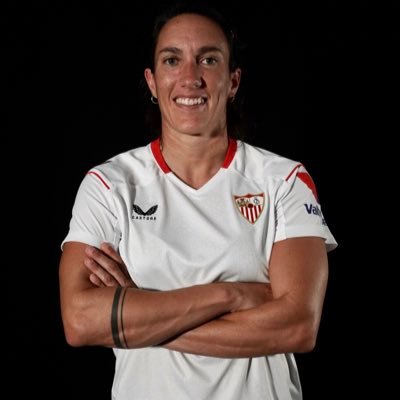 Jugadora del Sevilla FC y @Sefutbol. Estudiante de medicina en UAM. Madrid - Hijar (Teruel)