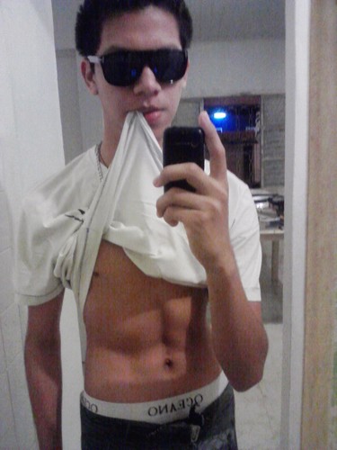 Sou como vc me vê. Posso ser leve como uma brisa ou forte como uma ventania, depende de quando e como vc me vê passar. Casado com a @_souagabi s2 te amo s2