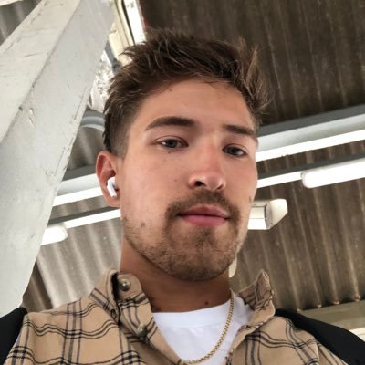 🧓22
📍Content producer
👨💼Production Associate @ MIDiA Research
🌍 Business Enquiries: sam.griffin2012@gmail.com