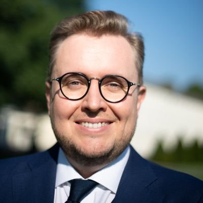 South-East Europe @bmas_bund 🇩🇪🇪🇺 Former presidential speechwriter and strategist, public sector consultant, and researcher. All views my own. 🇬🇧🥨🏳️🌈
