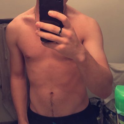 Compte avec photos privées. DM   nouveau sur Twitter 😉