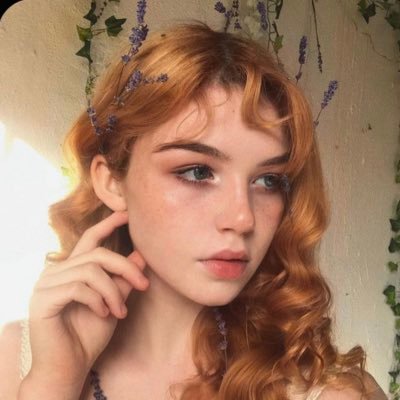 emma ☾ Profile