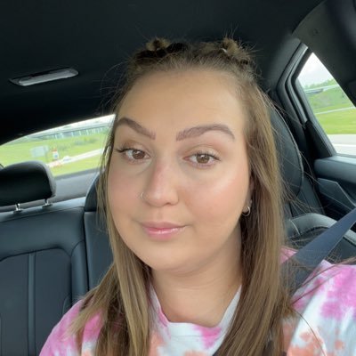 no one can call me ugly now that a drag queen told me i was gorgeous🤷🏼♀️ @austin_c32 @rissahumphreyy @__murah @brynerLexi @_gabriellaelam