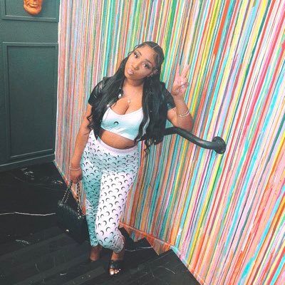 24🦋 good vibes ❣️ me , myself & I ✨💰 Radio Personality 🎙, Photographer 📸, Business woman💸