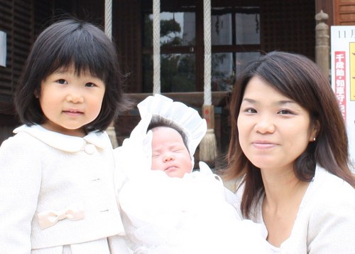 pocoapoco_baby's profile picture. 1976生。2007年３月生長女。2010年９月生次女。現在会社は育児休暇中。
2011年１０月から人生初、夫の転勤で千葉県へ移住。
ベビーマッサージ・サイン教室も開催しています。
好きなもの。旅行（ハワイ・ディズニー）/音楽（平井堅・吹奏楽）