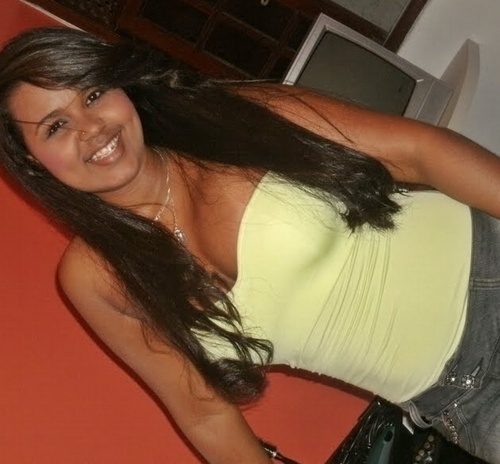 18 anos, escorpiana, determinada e detesto pessoas de meia palavra .