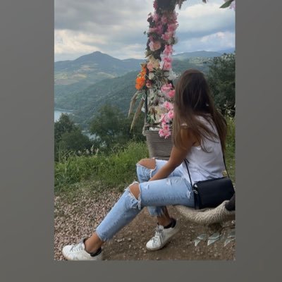 Nawaaariii's profile picture. Wish I was full of chocolate instead of feelings