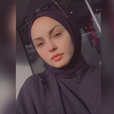 إِذَا ذَهَبَ الحَيَاءُ مِنْ النِّسَاءِ ،
وَأَضْحَى الدُّرّ نَهْبًا فِي العَراءِ ..
فَقَدْ أَطَلَّتْ عَلَى الأَحْيَاءِ أَسْبَابُ الشَّقَاءِ !