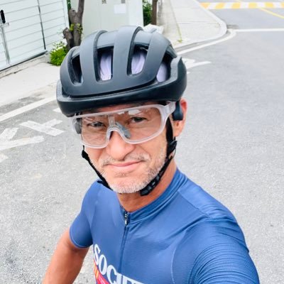 A lifelong and avid audiophile, I love music and books and taking long walks absent minded. I’ve been playing tennis all of my life, love cycling and swimming.
