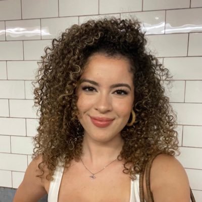 Johannaaaxo's profile picture. check out my candle collection 🕯💚