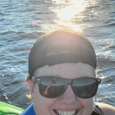 vandertweeting's profile picture. I like video games, sports and reading. But mainly sports.