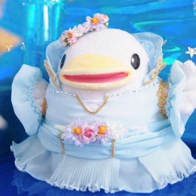 水樹奈々さんの好きな衣装をナネットさんに作って着てもらう人🫶衣装、ショルダーのオーダーは1年前に受けたもの以外ストップしてます!楽しく作ってます🐣