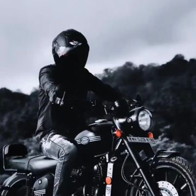 memesberg_'s profile picture. कौन हु? कैसा हु? ये मत पूछो, जिंदा हु बस यही काफी है.