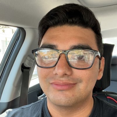 SimilarInKind's profile picture. Julian Flores 🌺