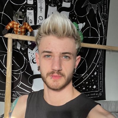 _BuzzKillingt0n's profile picture. 26 - He/Him -🪳🖤