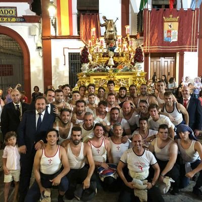 sevillano , socio del Real betis y costalero del patrón santiago ..Sevilla Ciudad del Betis!! 💚