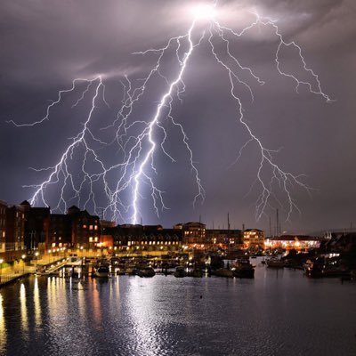 floatin_thunder's profile picture. Bored