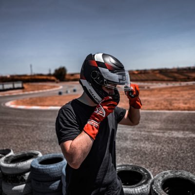 🏁 Simracing & Karting Enthusiast 🎮🏎️ | Ferrari, F1, Schumacher Fan 🏁 | Data-Driven Racer 📊 | Fueling my passion for speed both virtual and real! 🚀