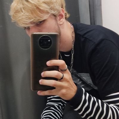 Game Developer | Streamer/Youtuber | Gamer |
Vlaams account voor @Elfiannn en @ianduforet
25j | Hij/Hem, Die/Hun | Pan | Demiboy