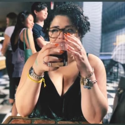 🇵🇷 in NYC| highly caffeinated Virgo| cat mom 🐈 | avid reader 👓| @UPRRP & @rcmupr graduate. Tweets in English and Spanish