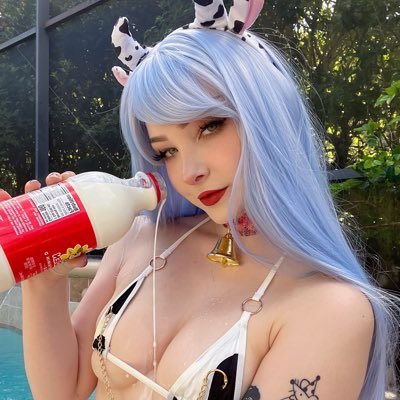 Cosplayer / top 0.1% on OF! side account is @realsneesnaw2