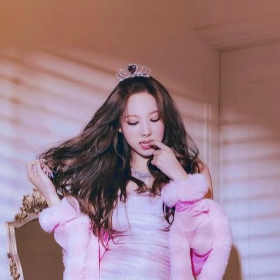 Deep in every heart slumbers a dream, and the couturier knows it: every woman is a princessㅡ 1995.