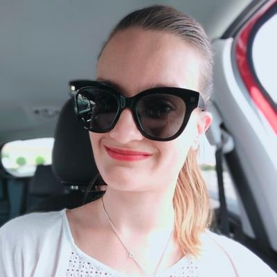 Elyisou's profile picture. ♑️⚛️ - 27 ans. | Jeune maman d'une crapouille de 4 ans ❤️ | Mon boulot, c'est faire des faux-mages avec des noix de cajou et du lait d'amande bio  🍀