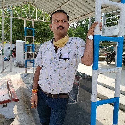 ThakurHirendra's profile picture. मुसाफिर हूँ ,घर भी है और ठिकाना भी,पर चलते जाना है।