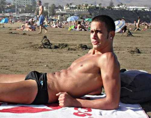 A site for guys to show off their butts or underwear