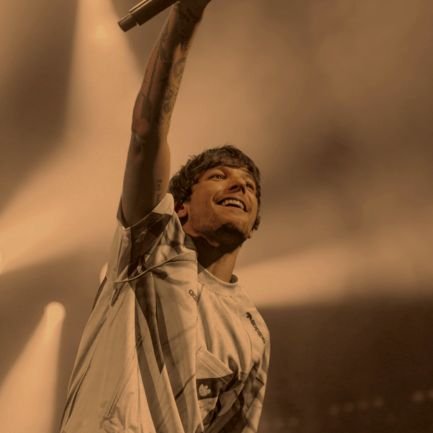 21 | Conocí a la persona que me salvo la vida y me hizo fuck you, en diciembre voy a cantar junto a otra persona que me mantiene en este mundo🤎