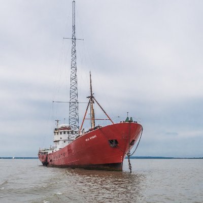 love   trains  especially  modern ones  , love radio  caroline and still supporting it  ...love real ale  in real  pubs oh and love beach huts oh love norfolk