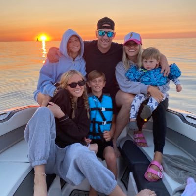 Dad. Husband. Be kind, humble and grateful every day - use your energy to bring positivity into the world.. NHL Alum - Sabres, Blues, Penguins. Coach 🐾OHL